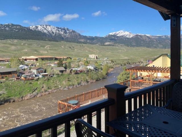 Yellowstone Riverside Cottages Gardiner Eksteriør bilde