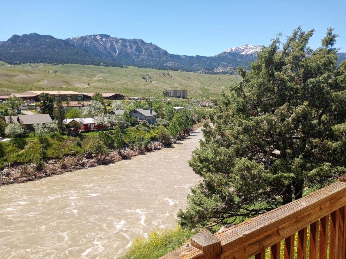 Yellowstone Riverside Cottages Gardiner Eksteriør bilde